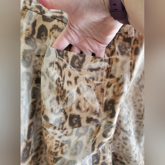 EUC Dana Buchman animal print size 12 womens pants - Picture 6 of 7